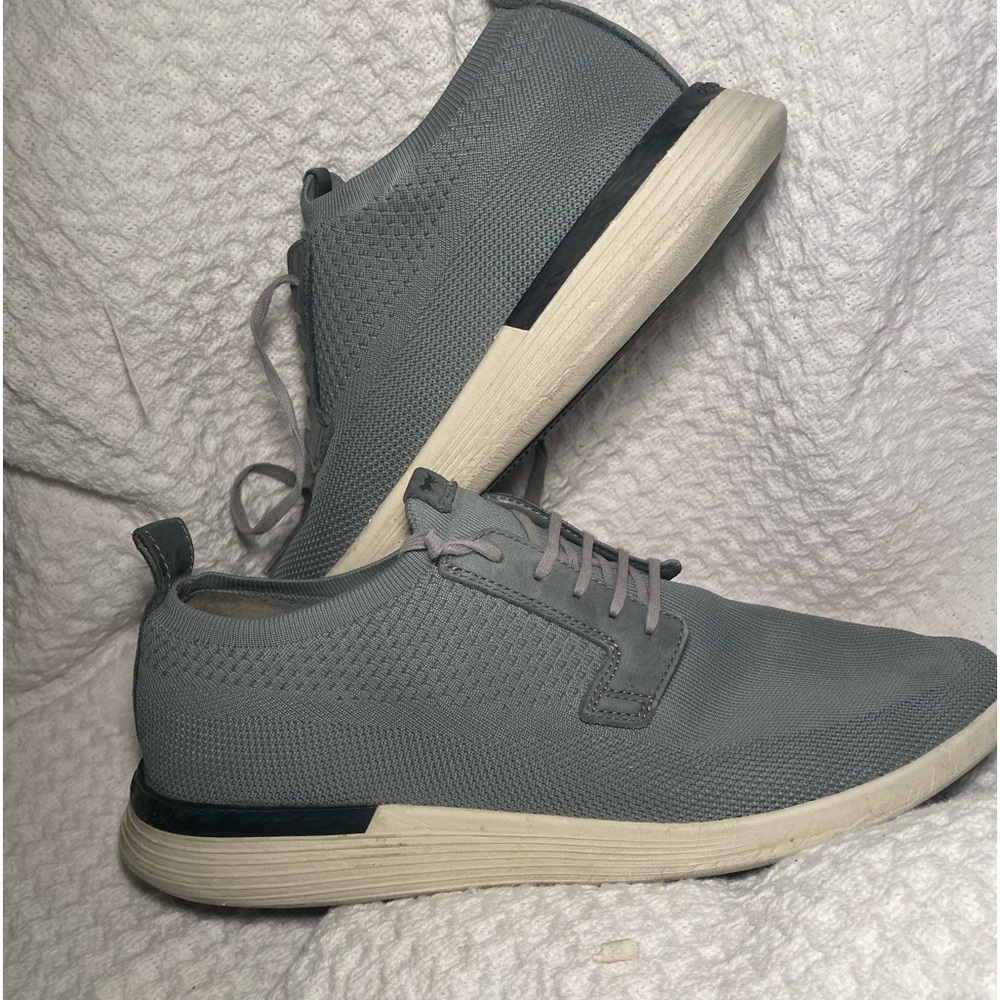WOLF & SHEPHERD SwiftKnit. Ice grey & white derby